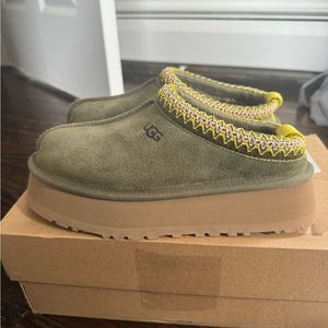 UGG green platform Tazz